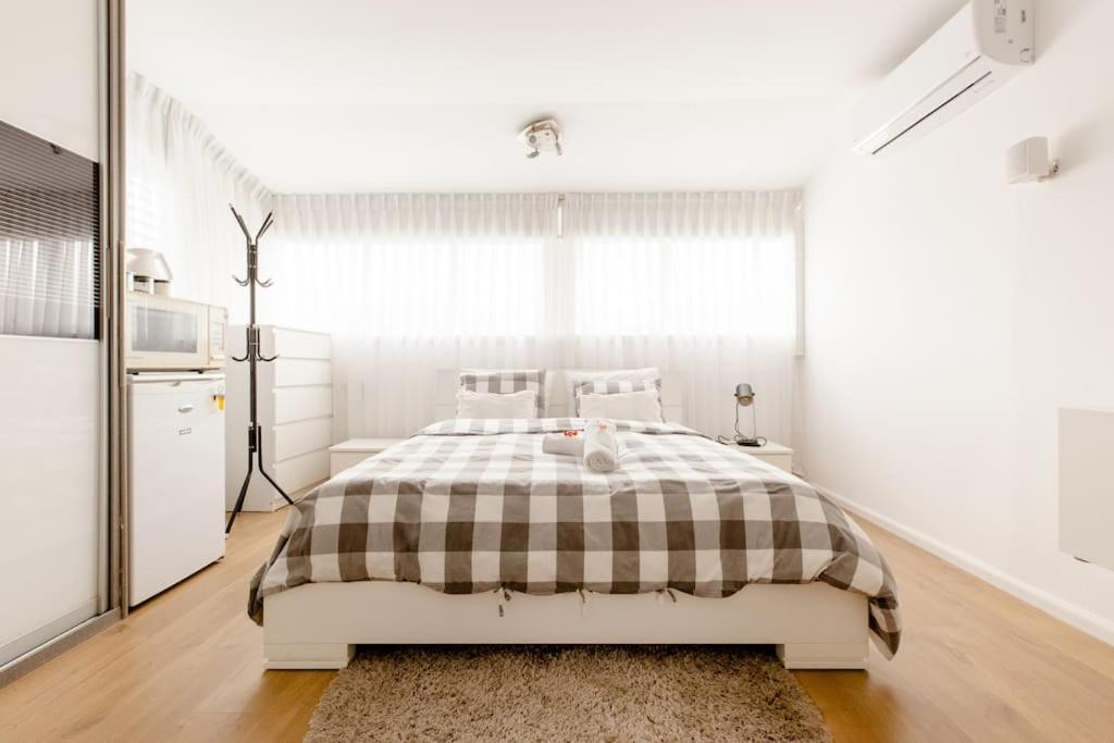 Apartmán Charming Unit With Pool And Great Amenities Rišon le-Cijon Exteriér fotografie