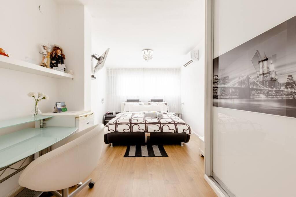 Apartmán Charming Unit With Pool And Great Amenities Rišon le-Cijon Exteriér fotografie