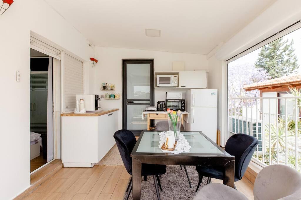 Apartmán Charming Unit With Pool And Great Amenities Rišon le-Cijon Exteriér fotografie