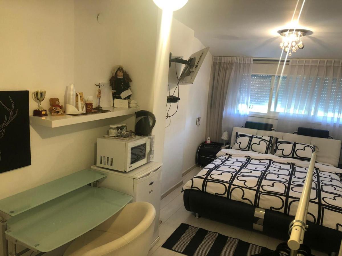 Apartmán Charming Unit With Pool And Great Amenities Rišon le-Cijon Exteriér fotografie